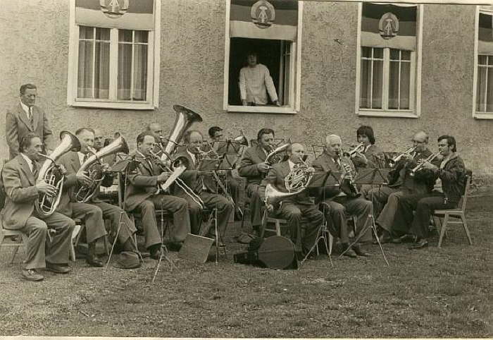Am Kuturhaus Oberweibach 1975